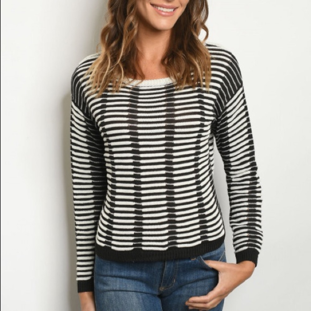 🆕 Black & White Striped Sweater